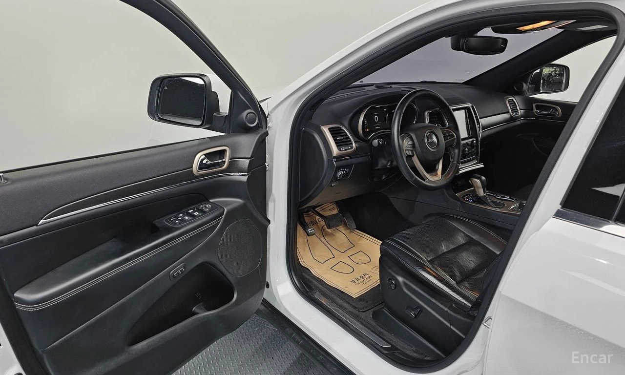Jeep Grand cherokee 3.6* V6* 8ZF* ПОДГРЕВ* ОБДУХВАНЕ* КАМЕРА* КЕЙЛЕС* , снимка 7 - Автомобили и джипове - 54916746