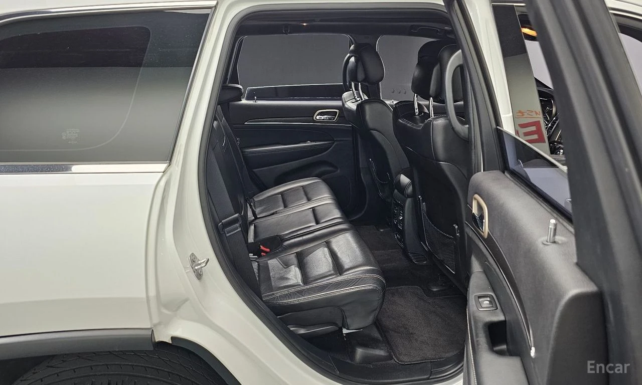 Jeep Grand cherokee 3.6* V6* 8ZF* ПОДГРЕВ* ОБДУХВАНЕ* КАМЕРА* КЕЙЛЕС* , снимка 15 - Автомобили и джипове - 54916746