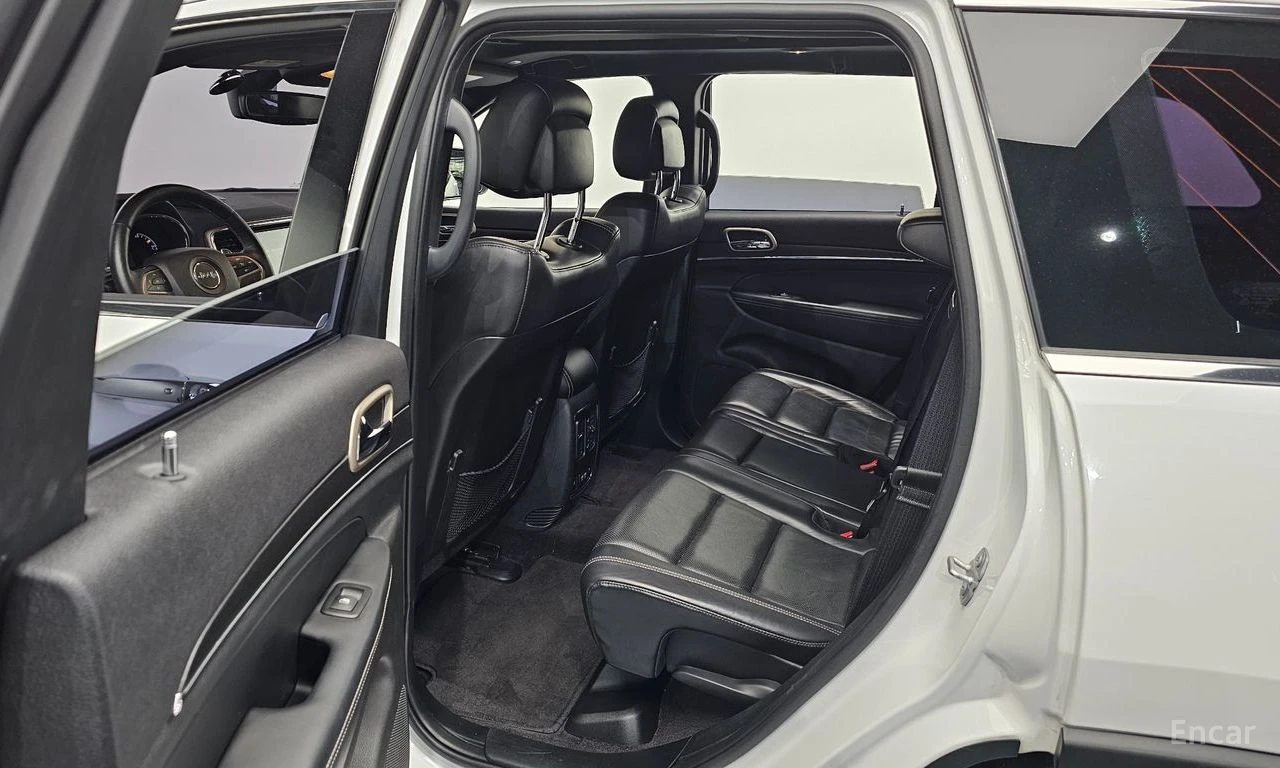 Jeep Grand cherokee 3.6* V6* 8ZF* ПОДГРЕВ* ОБДУХВАНЕ* КАМЕРА* КЕЙЛЕС* , снимка 16 - Автомобили и джипове - 54916746