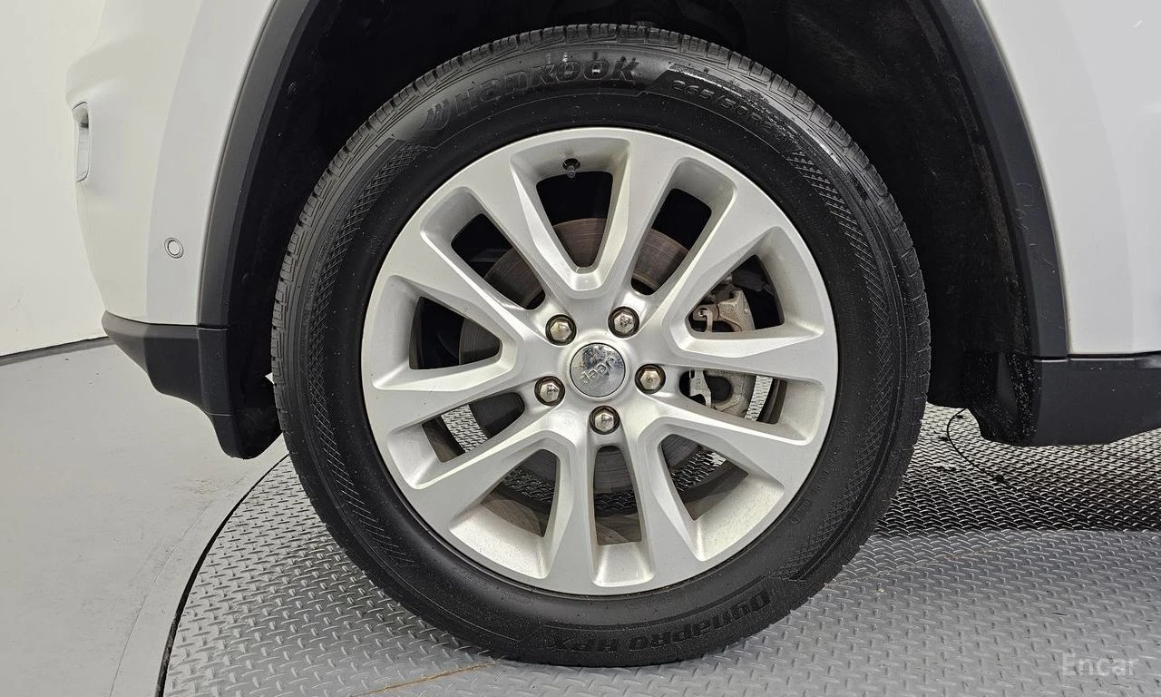 Jeep Grand cherokee 3.6* V6* 8ZF* ПОДГРЕВ* ОБДУХВАНЕ* КАМЕРА* КЕЙЛЕС* , снимка 6 - Автомобили и джипове - 54916746