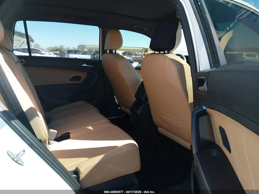 VW Tiguan 2.0T SE R-LINE SHADOW BLACK, снимка 8 - Автомобили и джипове - 54959267