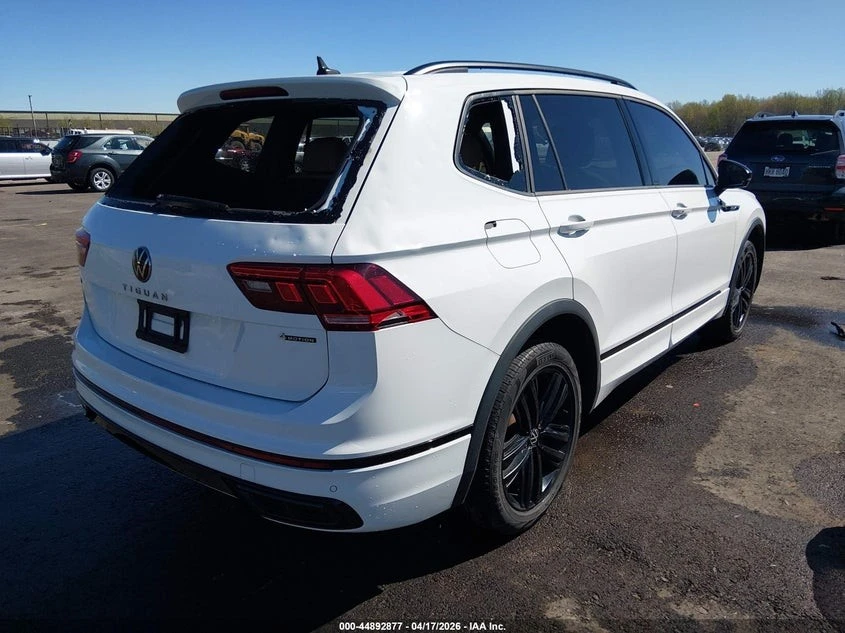 VW Tiguan 2.0T SE R-LINE SHADOW BLACK, снимка 4 - Автомобили и джипове - 54959267