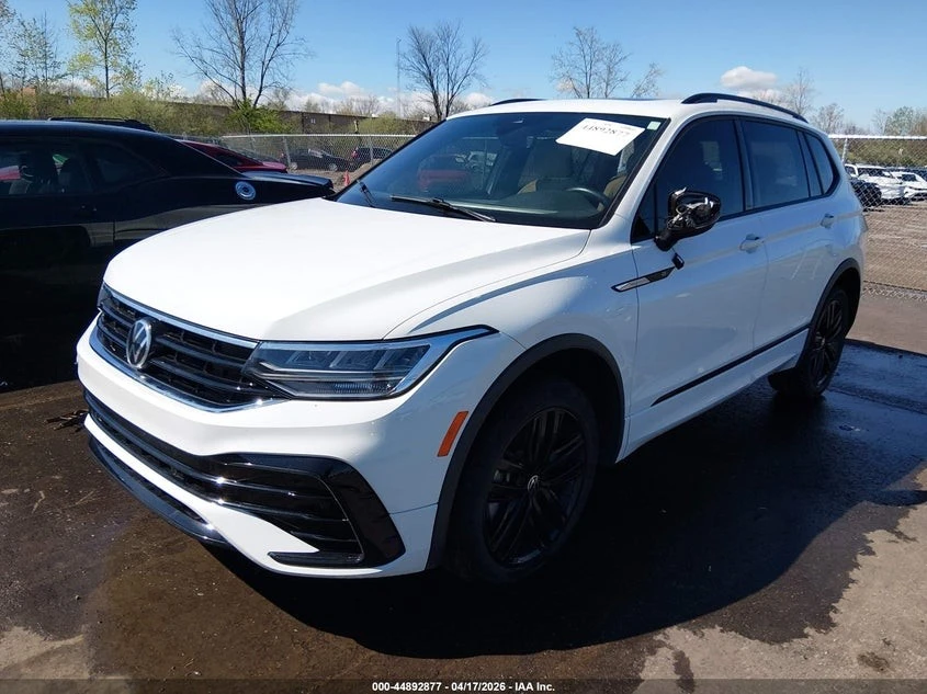 VW Tiguan 2.0T SE R-LINE SHADOW BLACK, снимка 2 - Автомобили и джипове - 54959267
