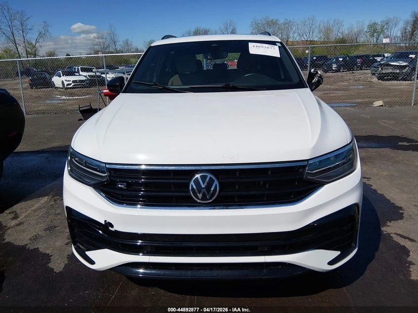 VW Tiguan 2.0T SE R-LINE SHADOW BLACK, снимка 11 - Автомобили и джипове - 54959267