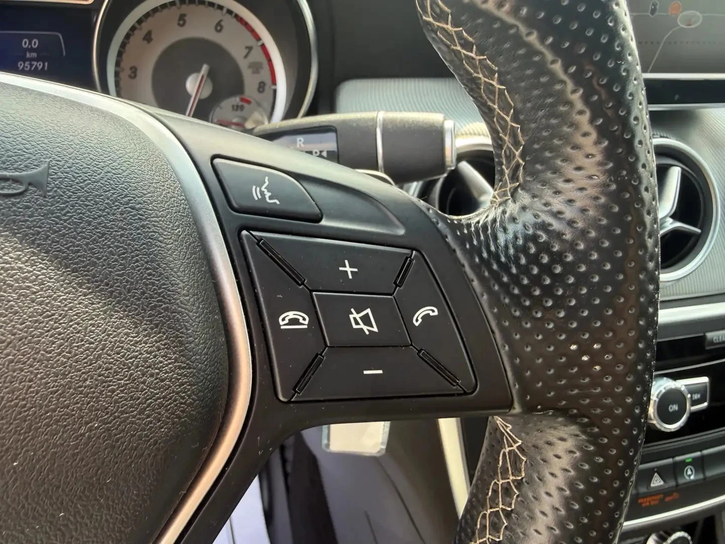 Mercedes-Benz GLA 250 4Matic ЦЕНА ДО БЪЛГАРИЯ РЕГИСТРАЦИЯ & АВТОКРЕДИТ, снимка 11 - Автомобили и джипове - 55392840
