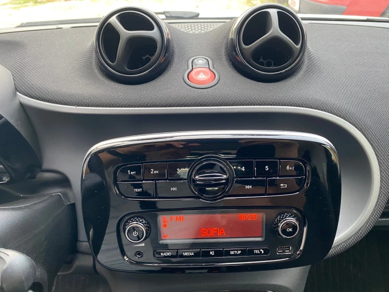 Smart Fortwo 1, 0 АВТОМАТИК* EURO 6B* КЛИМА* LED* BLUETOOTH, снимка 12 - Автомобили и джипове - 46605178