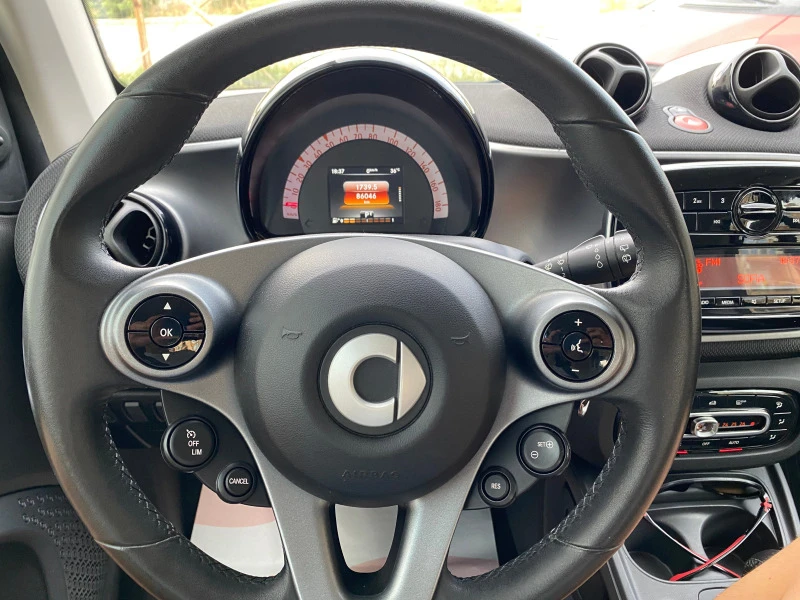 Smart Fortwo 1, 0 АВТОМАТИК* EURO 6B* КЛИМА* LED* BLUETOOTH, снимка 16 - Автомобили и джипове - 46605178