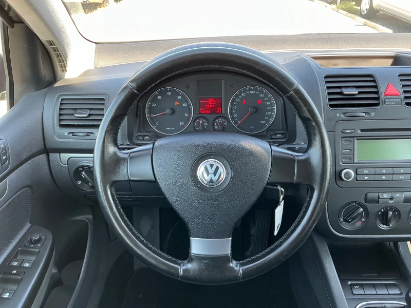 VW Golf 1.6 I, снимка 10 - Автомобили и джипове - 47170772