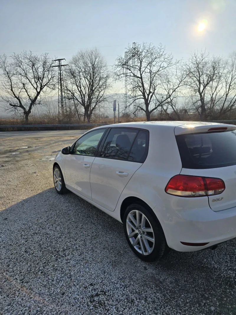 VW Golf Топ състояние 1.6d.105кс. Нави, снимка 6 - Автомобили и джипове - 48512519