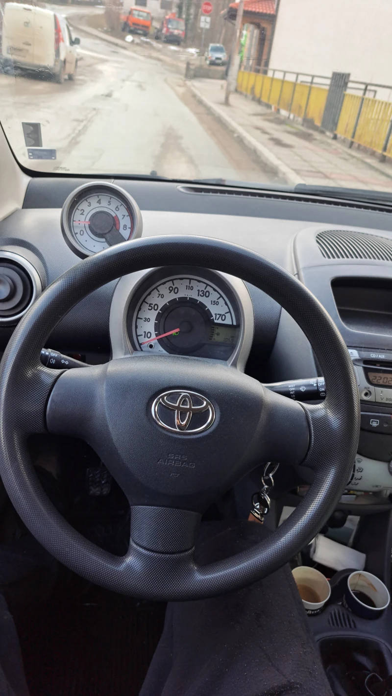 Toyota Aygo 1.0, снимка 2 - Автомобили и джипове - 48925908