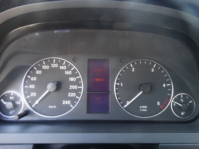 Mercedes-Benz A 180 2.0 - 109 k.s, снимка 13 - Автомобили и джипове - 51692448