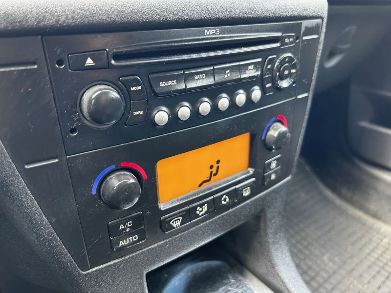 Citroen C4 1.4i 16V, снимка 13 - Автомобили и джипове - 52819490