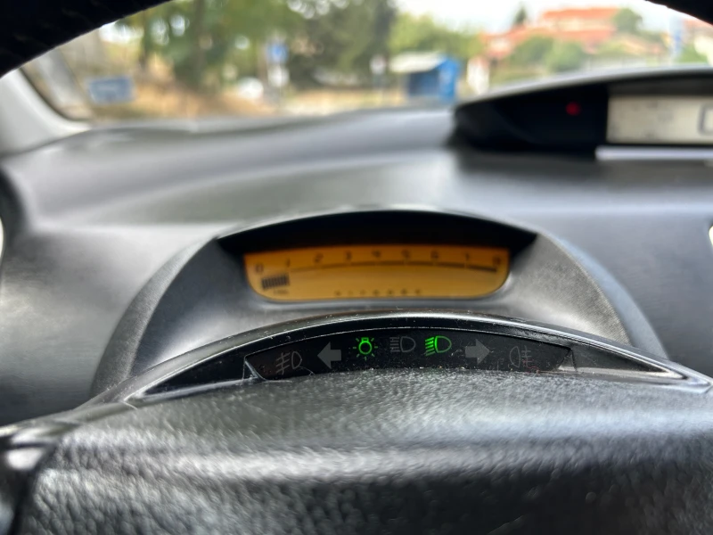 Citroen C4 1.4i 16V, снимка 11 - Автомобили и джипове - 52819490