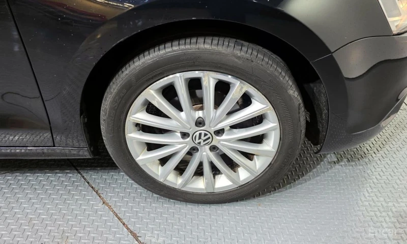 VW Jetta, снимка 5 - Автомобили и джипове - 52964682