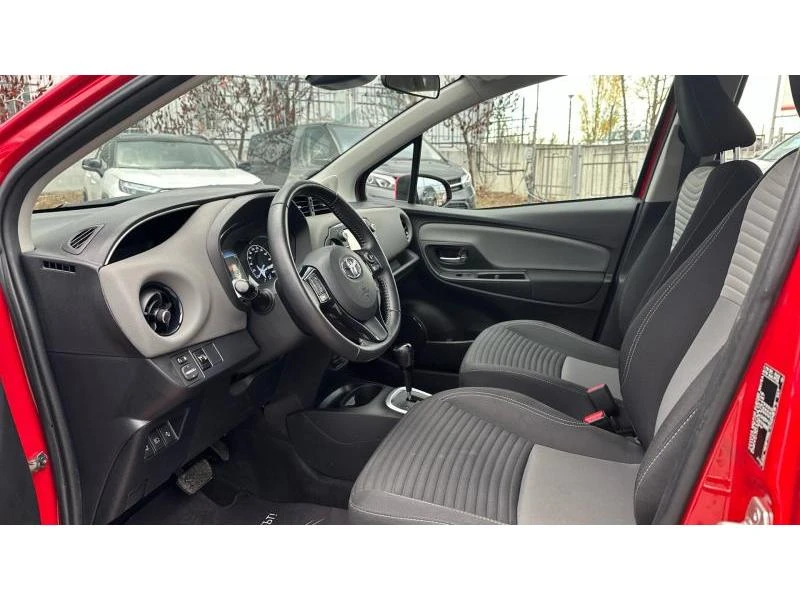 Toyota Yaris 1.5 HSD ACTIVE, снимка 12 - Автомобили и джипове - 53371757