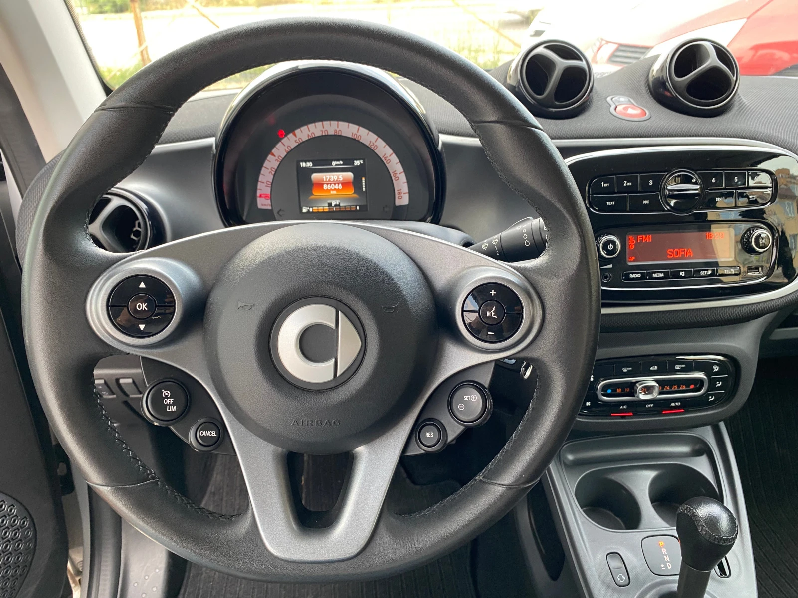 Smart Fortwo 1, 0 АВТОМАТИК* EURO 6B* КЛИМА* LED* BLUETOOTH - изображение 10