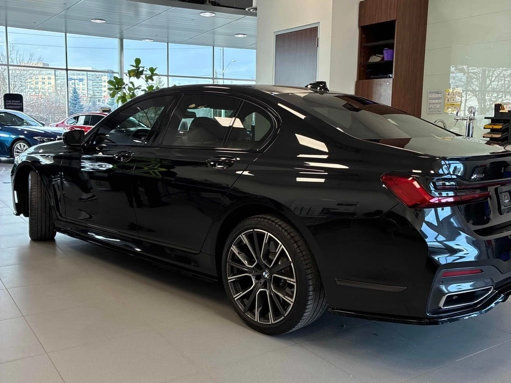 BMW 750 i xDrive 2022 * CARFAX * БЕЗ ПЪРВОНАЧАЛНА ВНОСКА - изображение 3