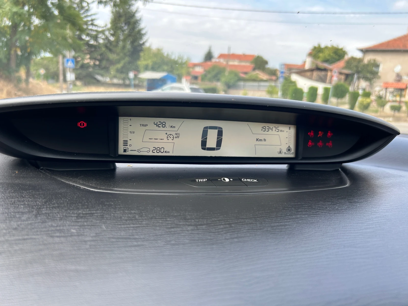 Citroen C4 1.4i 16V - изображение 10