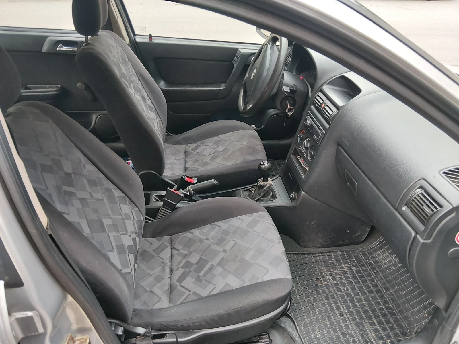 Opel Astra 1.4i, снимка 4 - Автомобили и джипове - 54371257