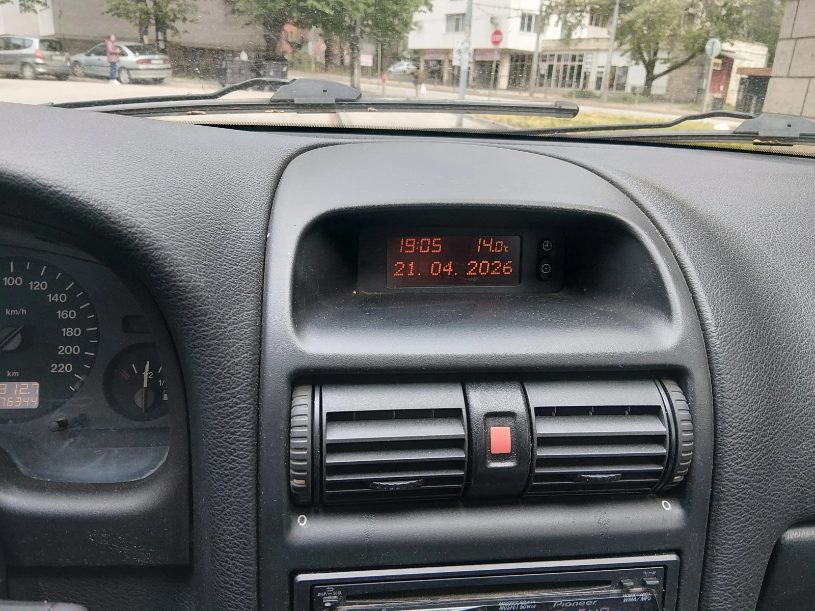 Opel Astra 1.4i, снимка 11 - Автомобили и джипове - 54371257