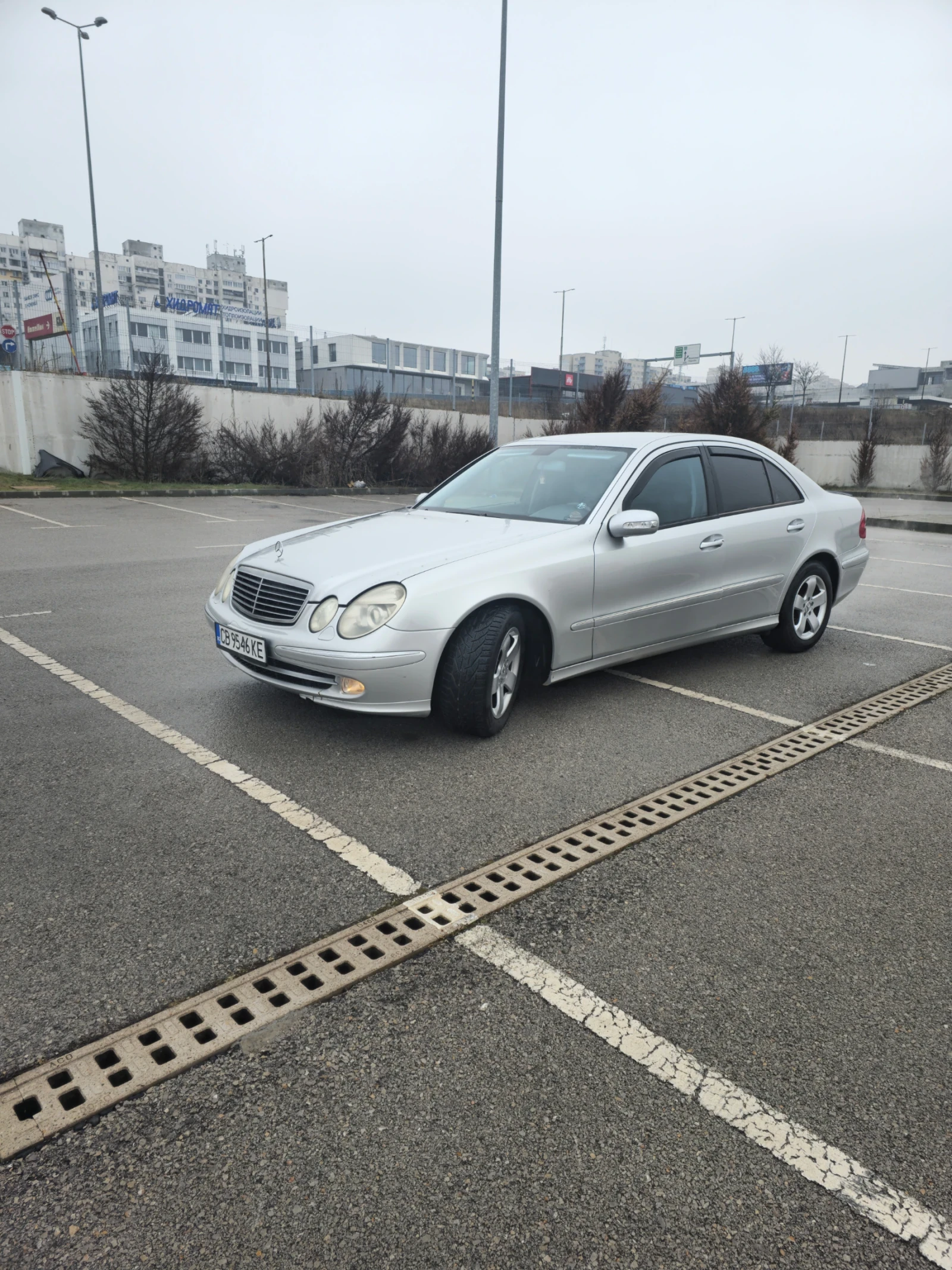 Mercedes-Benz E 320 CDI, снимка 2 - Автомобили и джипове - 54783654