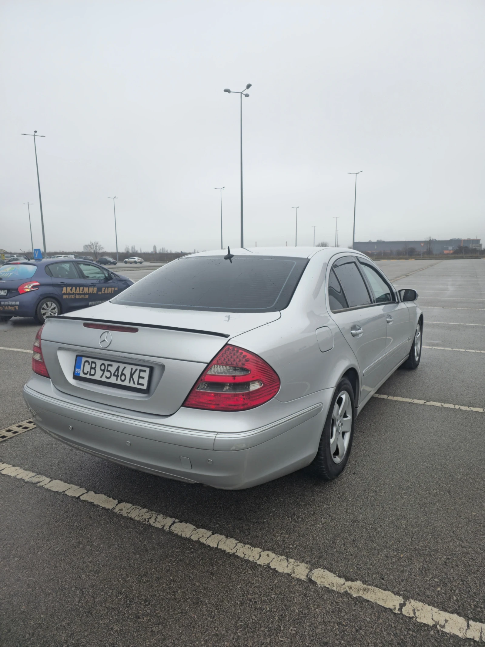 Mercedes-Benz E 320 CDI, снимка 4 - Автомобили и джипове - 54783654