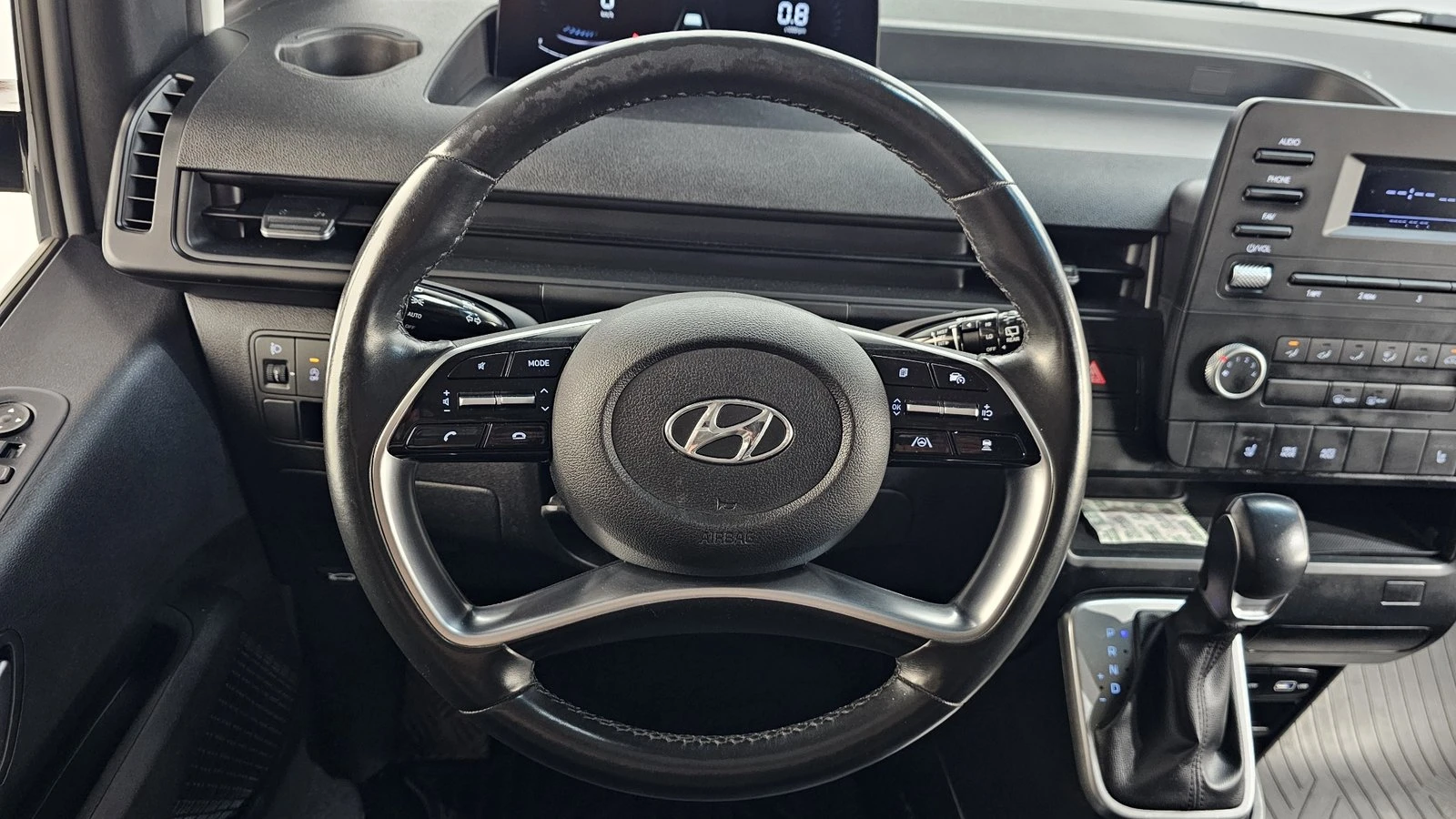 Hyundai Staria Modern* BLIND SPOT* ПОДГРЕВ ВОЛАН* КРАЙНА ЦЕНА, снимка 13 - Автомобили и джипове - 55367072