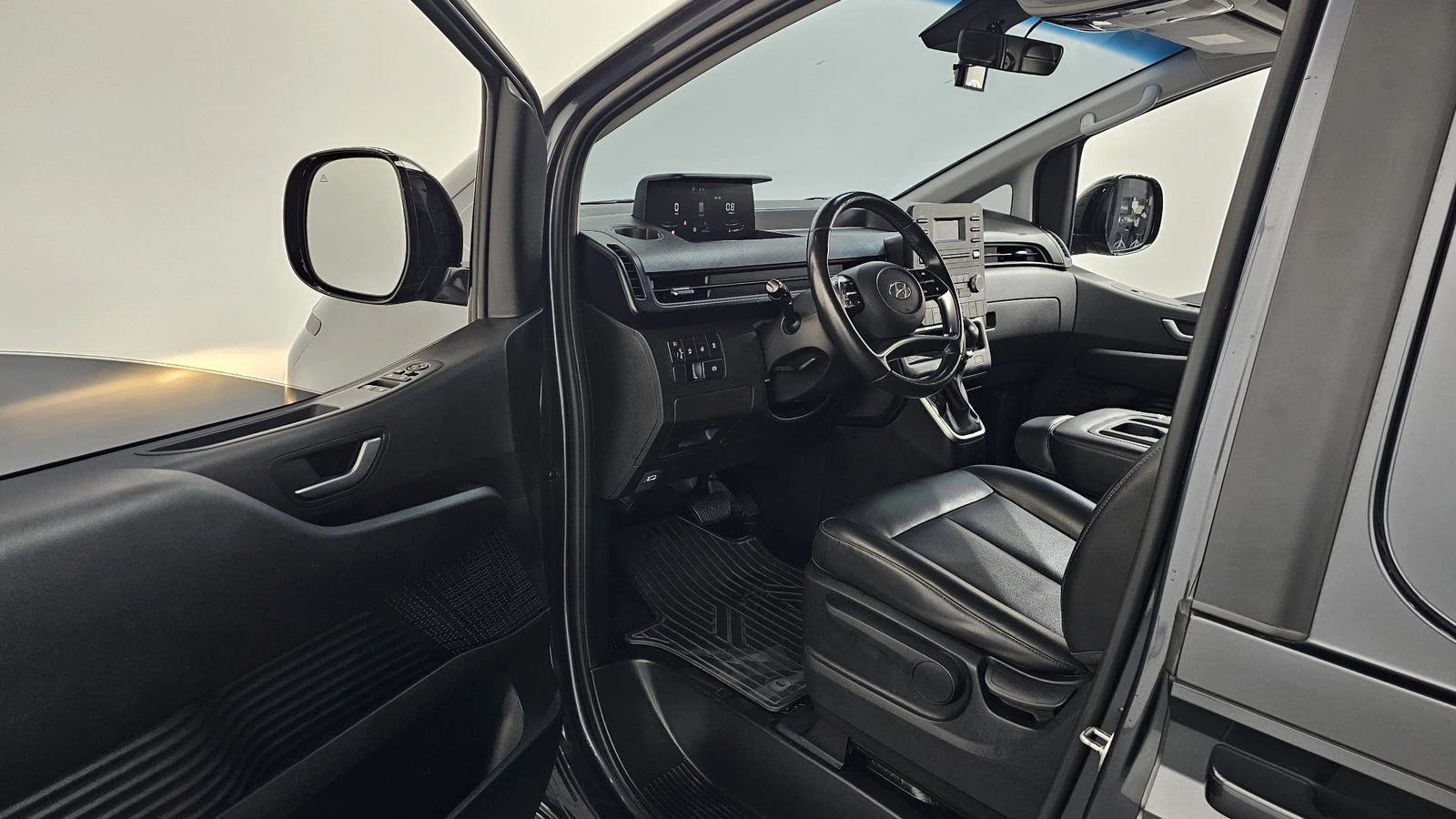 Hyundai Staria Modern* BLIND SPOT* ПОДГРЕВ ВОЛАН* КРАЙНА ЦЕНА, снимка 10 - Автомобили и джипове - 55367072