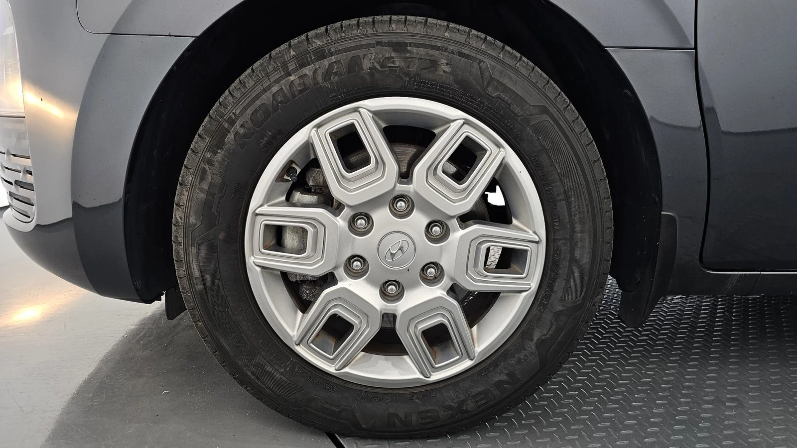 Hyundai Staria Modern* BLIND SPOT* ПОДГРЕВ ВОЛАН* КРАЙНА ЦЕНА, снимка 5 - Автомобили и джипове - 55367072
