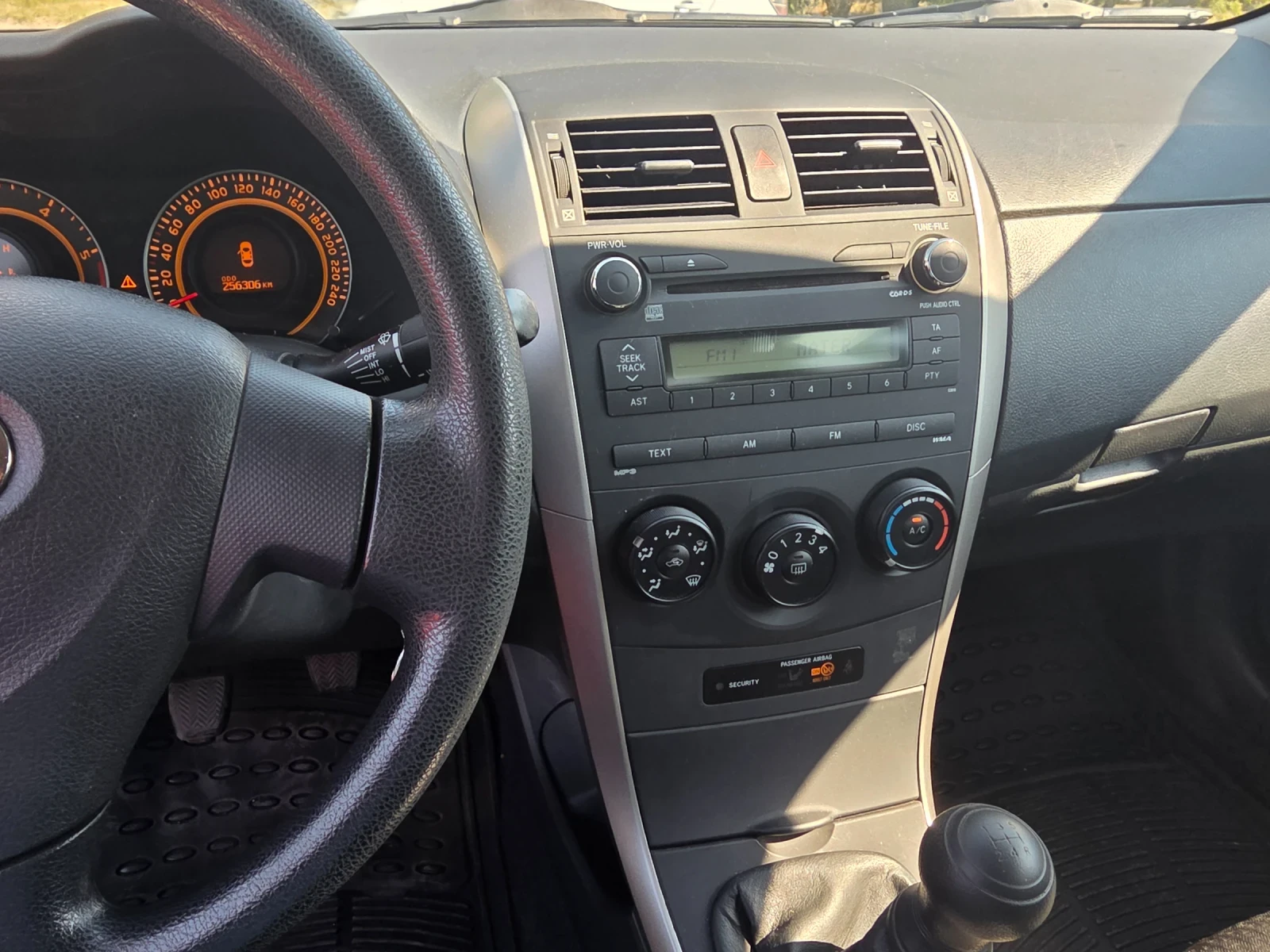Toyota Corolla 1, 4D4D, снимка 10 - Автомобили и джипове - 55593016