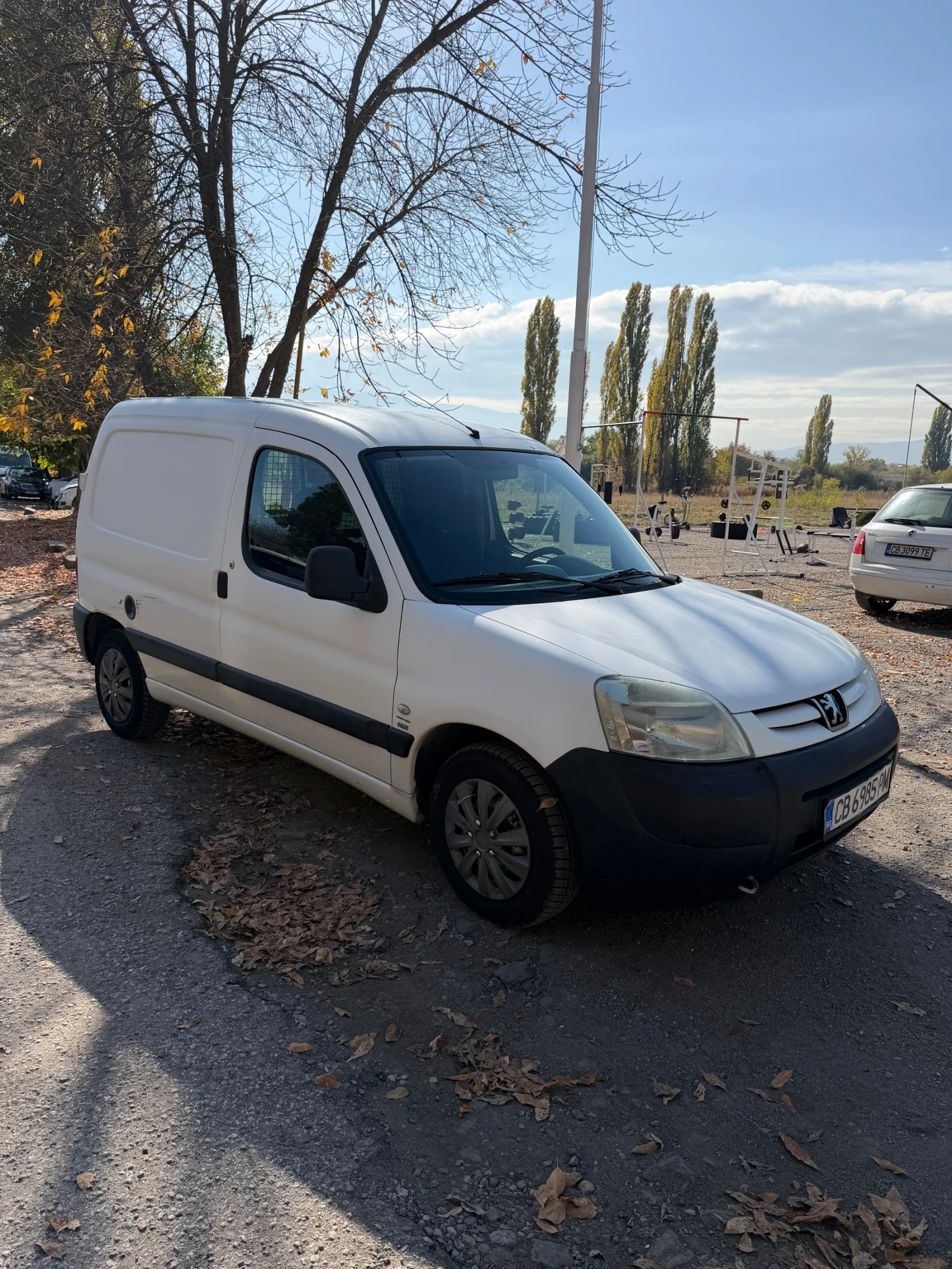 Peugeot Partner Товарен, снимка 4 - Автомобили и джипове - 56647224