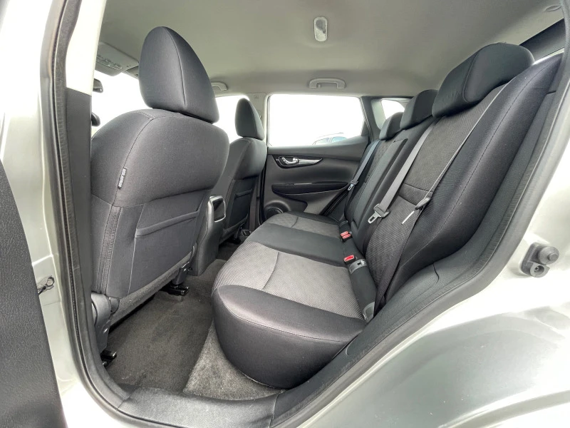 Nissan Qashqai 1.5 dci, снимка 13 - Автомобили и джипове - 46356297