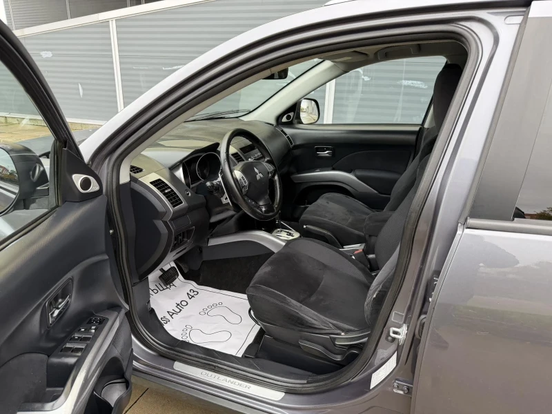 Mitsubishi Outlander 2.4i Automat, снимка 9 - Автомобили и джипове - 52336232