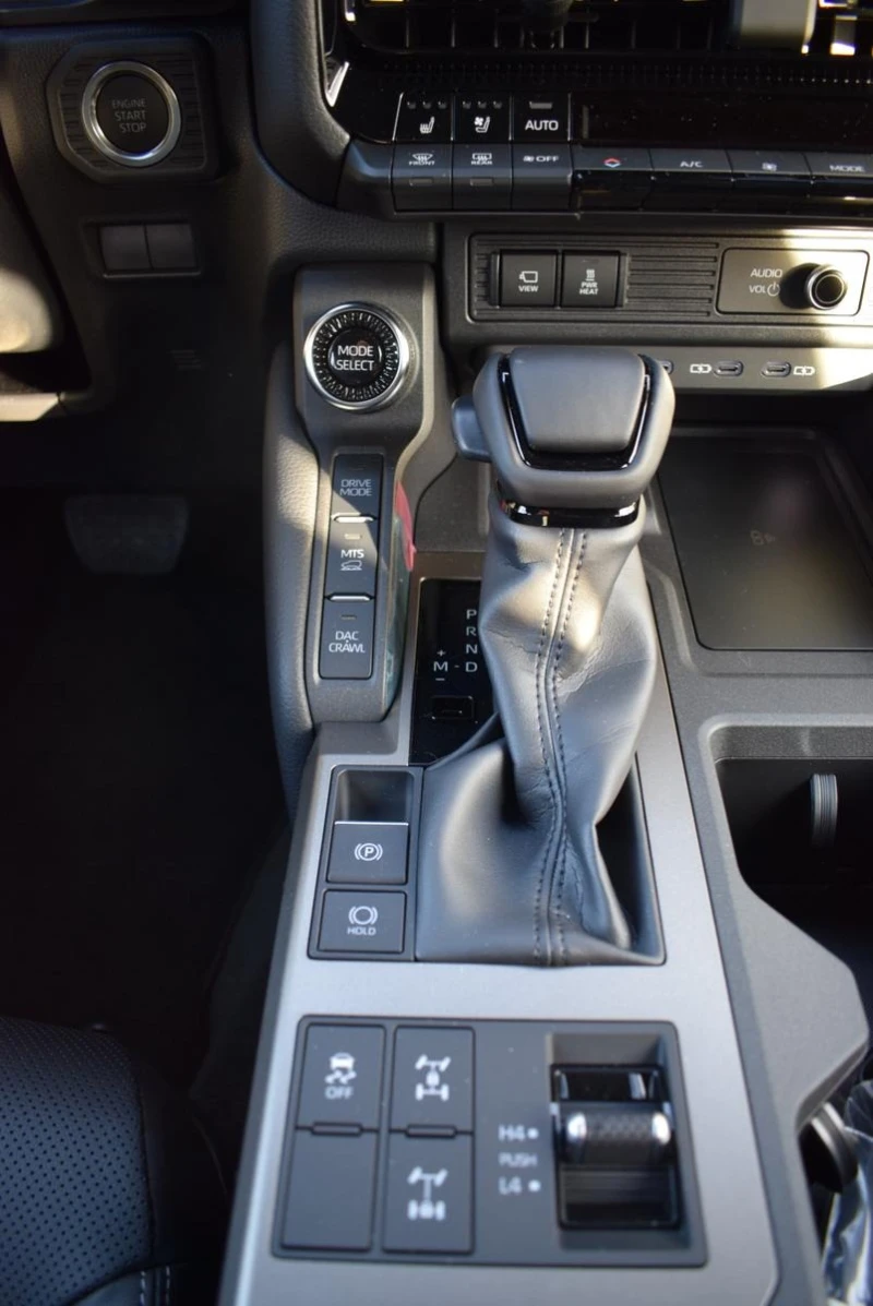 Toyota Land cruiser 250/2.8 D-4D/MILD HYBRID/EXECUTIVE/360/, снимка 7 - Автомобили и джипове - 53558446