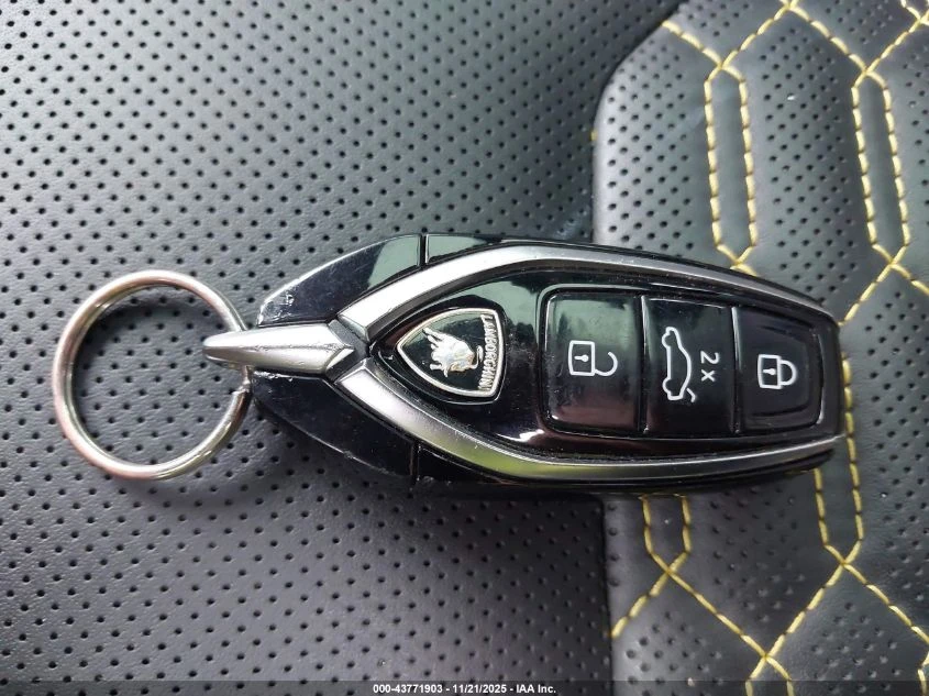 Lamborghini Urus 4.0L V-8 DI, DOHC, VVT, TURBO, 641HP All Wheel - изображение 3