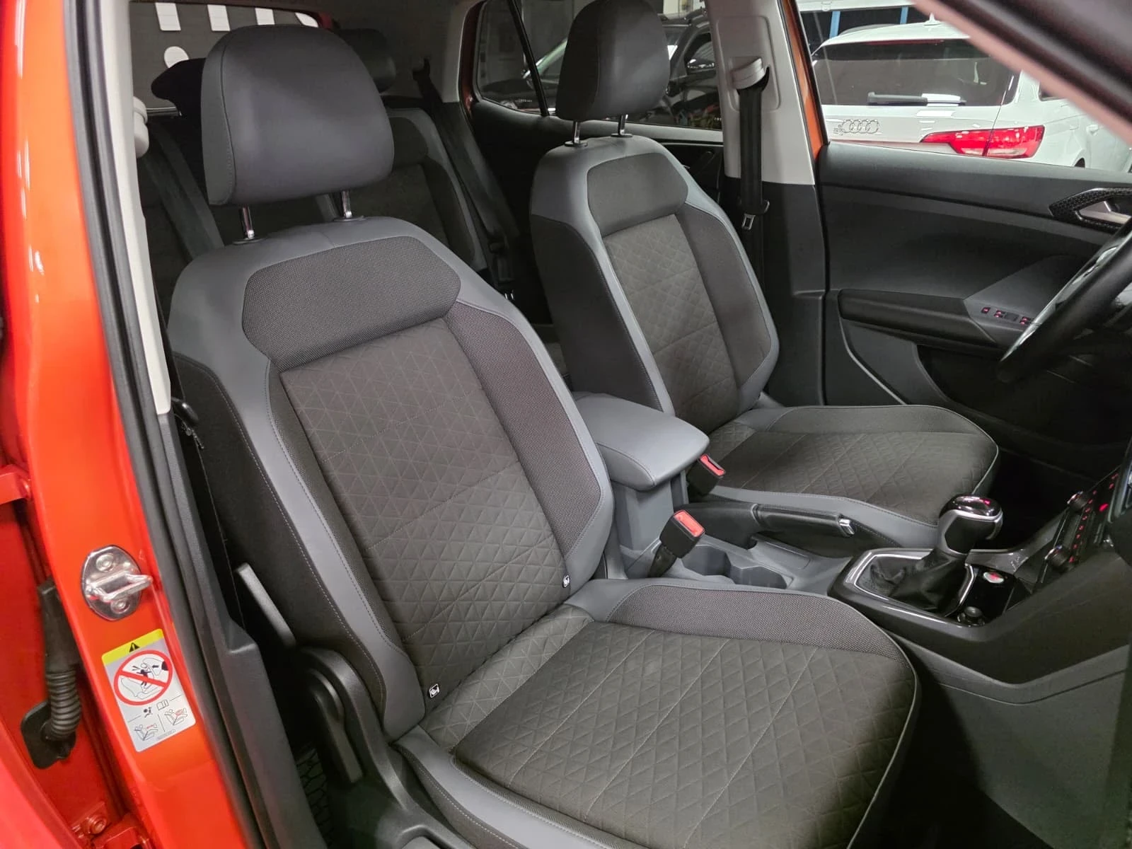 VW T-Cross 1.0 TSI | DSG7 | 70000 км., снимка 14 - Автомобили и джипове - 55431696