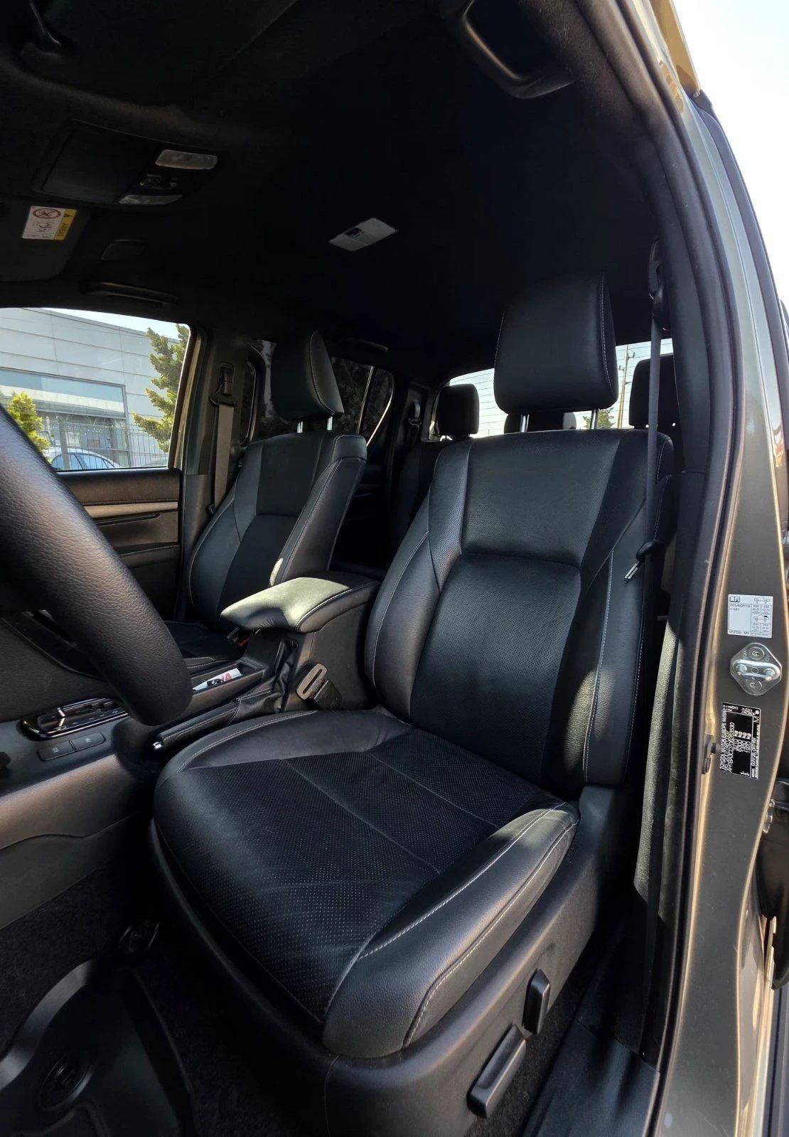 Toyota Hilux INVICIBLE, снимка 5 - Автомобили и джипове - 55675768