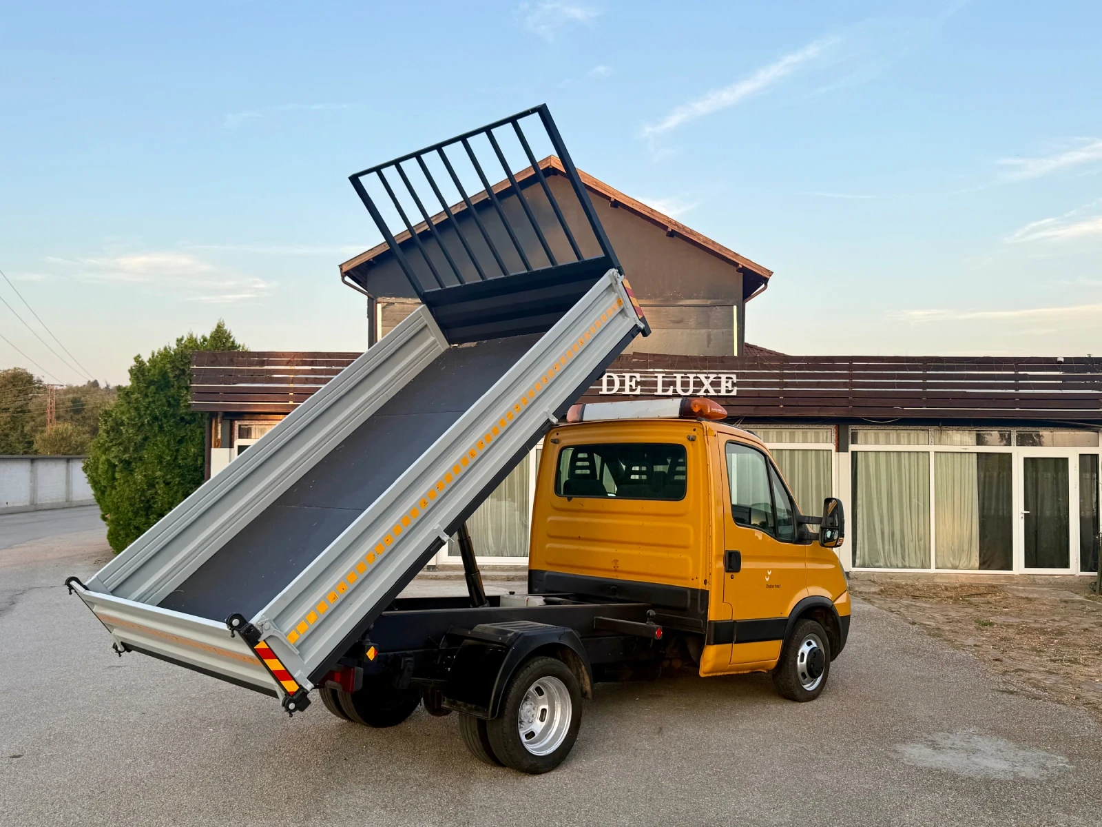 Iveco 35c15 Оригинален Тристранен Самосвал, снимка 4 - Бусове и автобуси - 56077669
