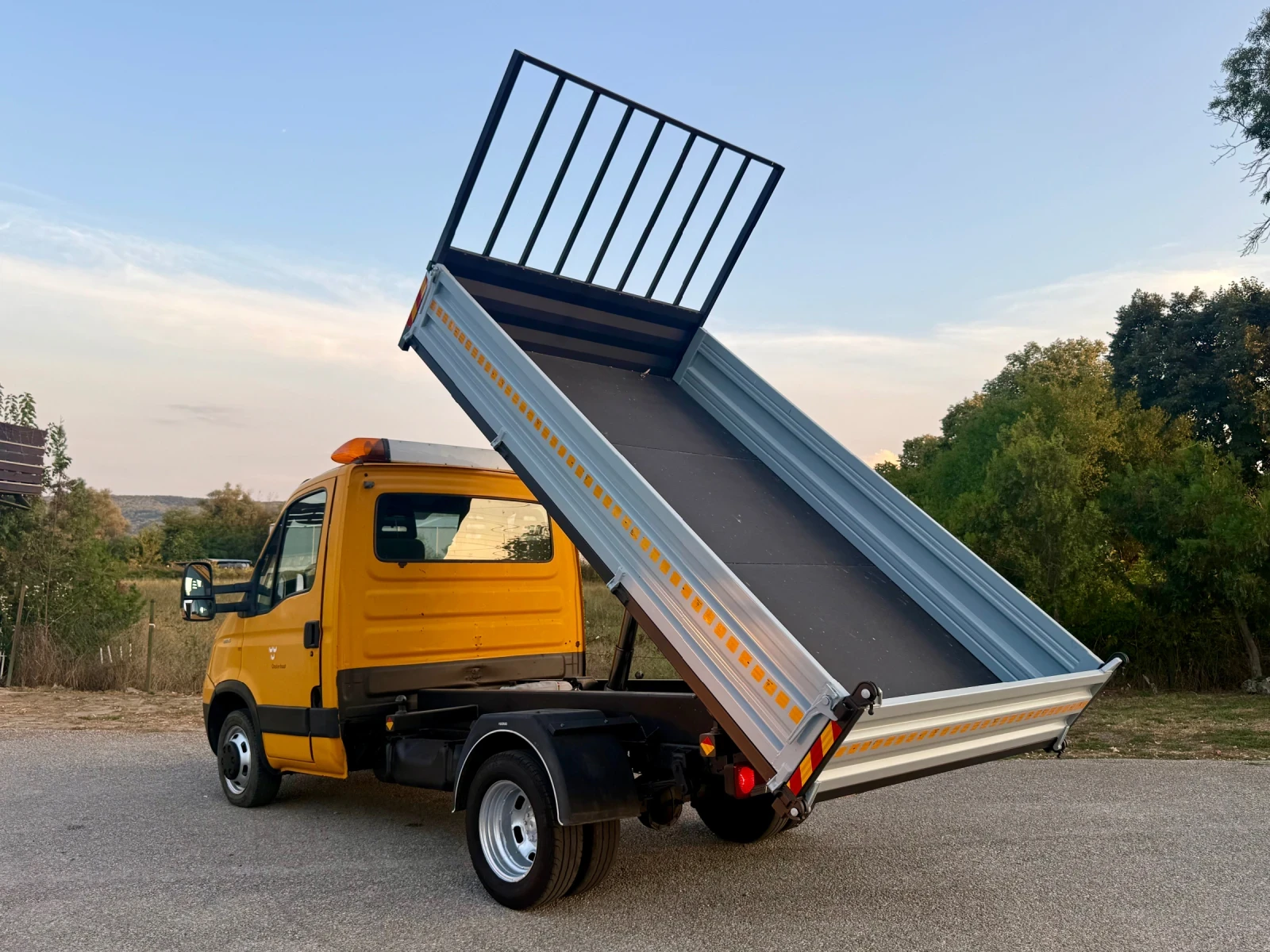 Iveco 35c15 Оригинален Тристранен Самосвал, снимка 5 - Бусове и автобуси - 56077669