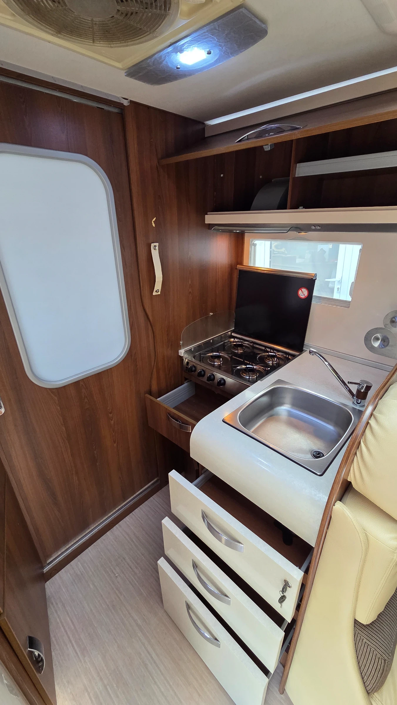 Кемпер McLouis Nevis 875G Integral, снимка 13 - Каравани и кемпери - 54834026