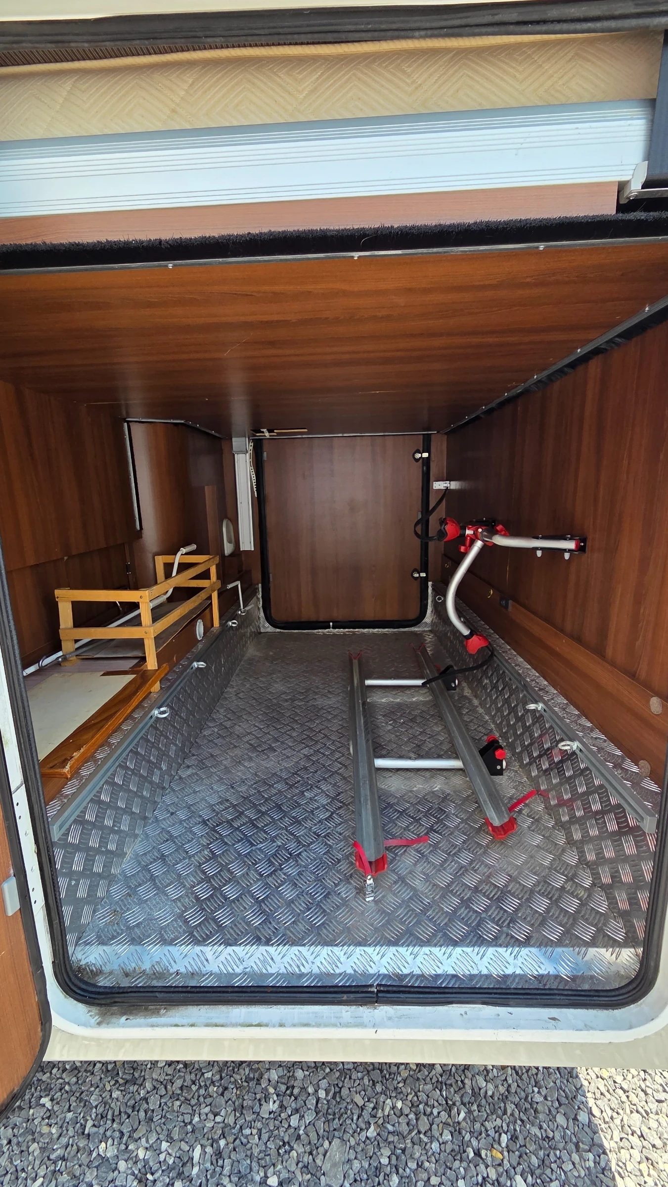 Кемпер McLouis Nevis 875G Integral, снимка 16 - Каравани и кемпери - 54834026