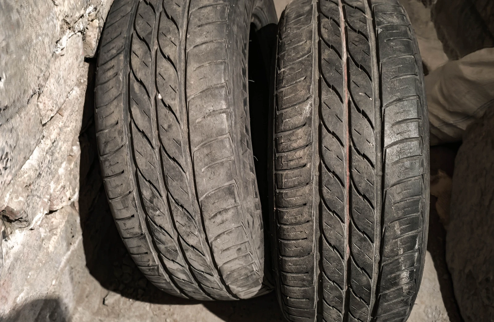 Гуми Летни 185/60R14, снимка 4 - Гуми и джанти - 54333749