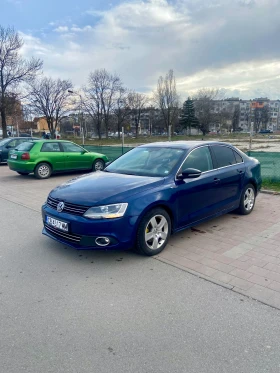 VW Jetta MK6 2.0 TDI | Обслужена | Реални км | R-Line - 6490 € / 12693.34 лв. - 45874985 5