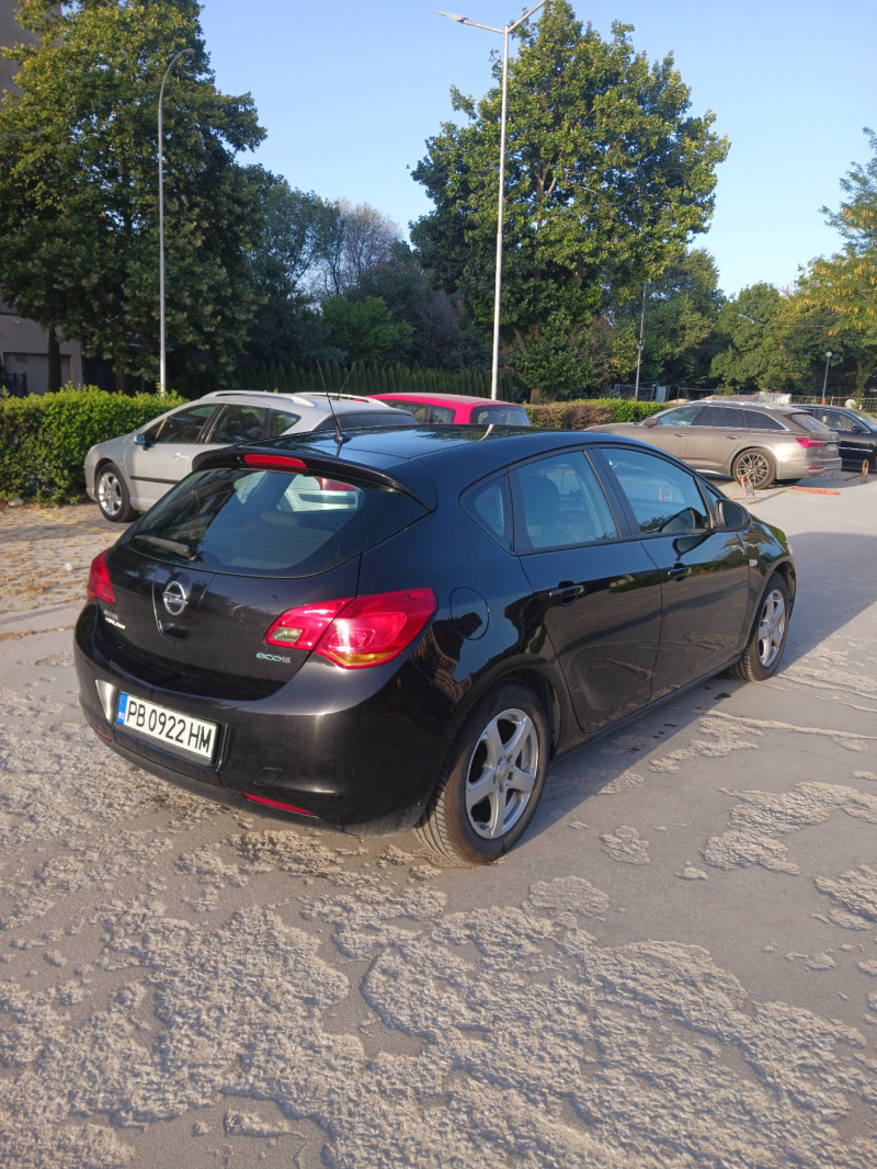 Opel Astra J, снимка 4 - Автомобили и джипове - 46366234
