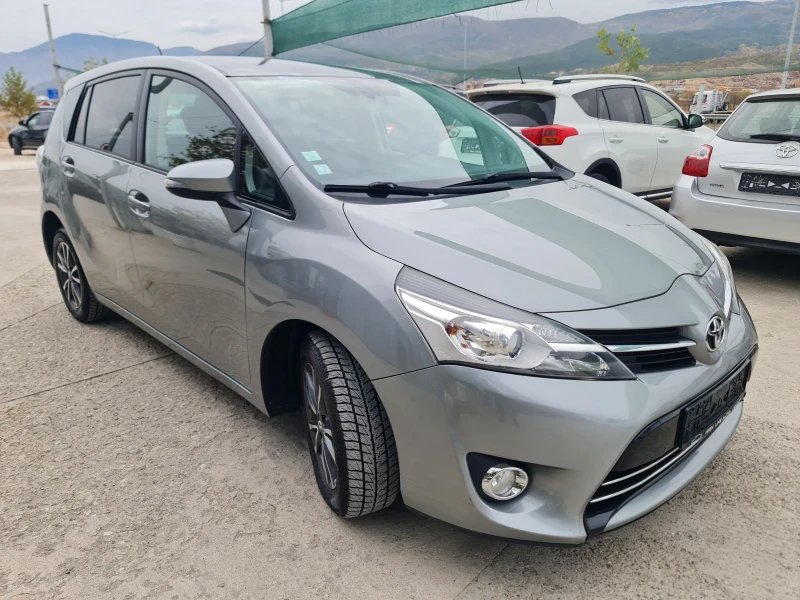 Toyota Verso 2.0 D4D Панорама Navi Камера 7-местна, снимка 3 - Автомобили и джипове - 47792881