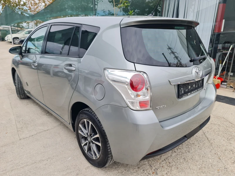 Toyota Verso 2.0 D4D Панорама Navi Камера 7-местна, снимка 4 - Автомобили и джипове - 47792881