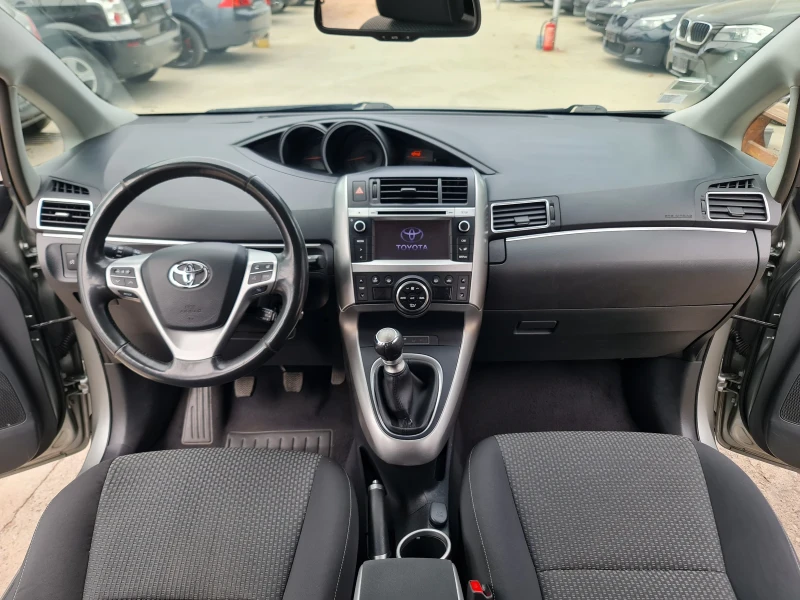 Toyota Verso 2.0 D4D Панорама Navi Камера 7-местна, снимка 12 - Автомобили и джипове - 47792881