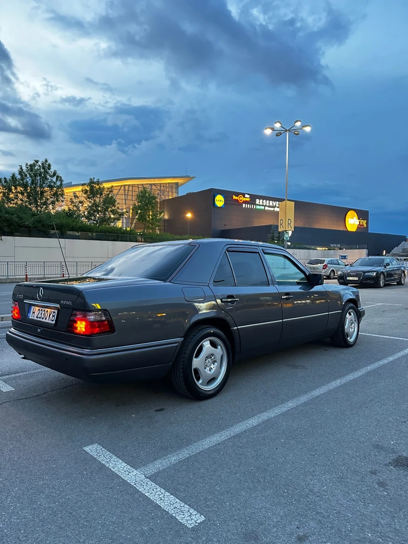 Mercedes-Benz 124 E 300, снимка 5 - Автомобили и джипове - 47906794