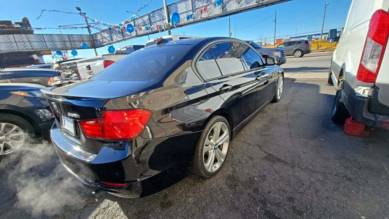 BMW 335 SPORT LINE* Harman-Kardon* HID* Камера* Bluetooth, снимка 3 - Автомобили и джипове - 48140491