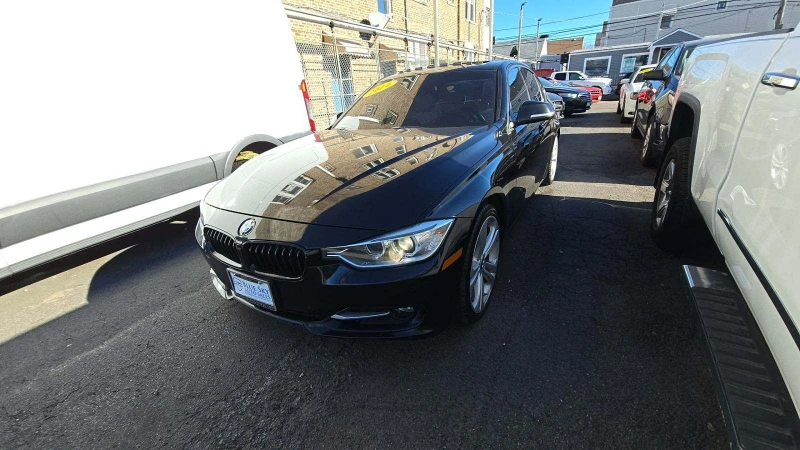 BMW 335 SPORT LINE* Harman-Kardon* HID* Камера* Bluetooth, снимка 1 - Автомобили и джипове - 48140491